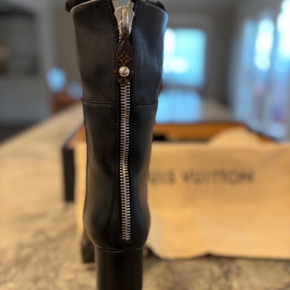 Louis Vuitton Beaubourg ankle boot with zipper and fur - Picture 2 of 7